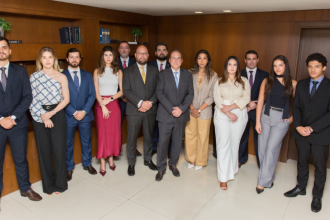 Rodrigo Gonçalves Pimentel analisa como os tribunais têm aplicado o stay period e seus efeitos na suspensão de ações.